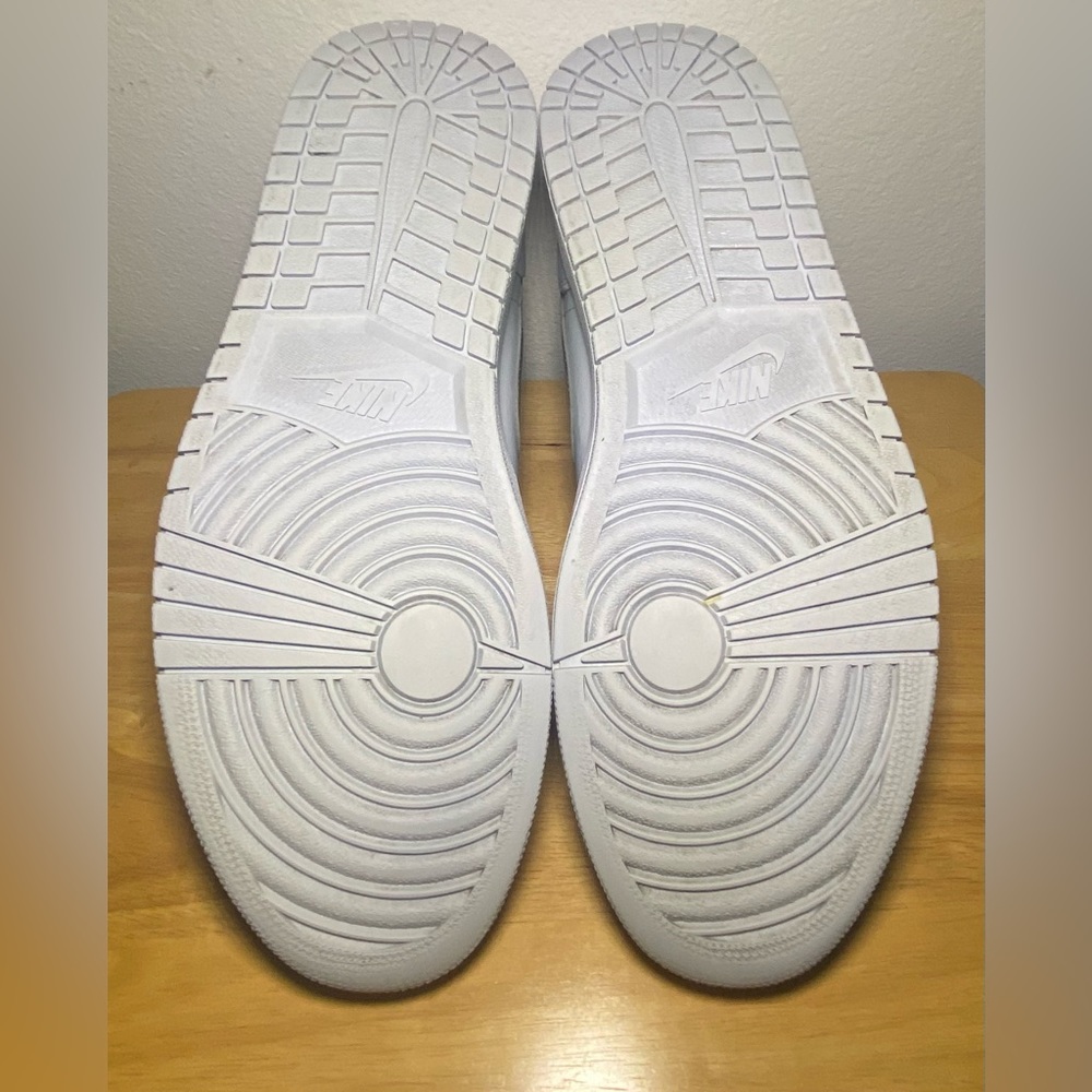 *Rare* Air Jordan 1 Retro Mid 'Wolf Grey' - Picture 8 of 15